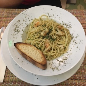 Spaguetti de Camarones al Oleo