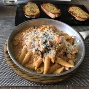 Penne von salmon y zuchinni