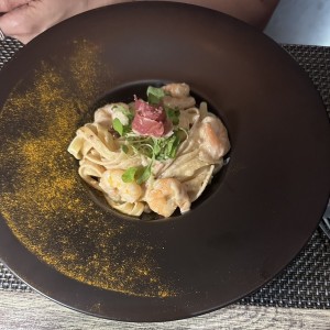 Fetuccini Strega con camarones