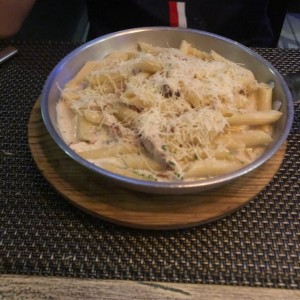 penne a la carbonara con pollo