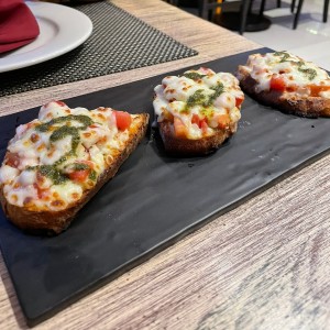 BRUSCHETTA POMODORO AL GRATEN