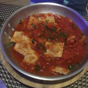 Ravioli de Carne Salteado Al Fileto Di Pomodoro