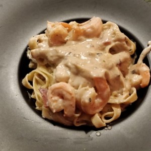 Fettucini Strega Con Camarones