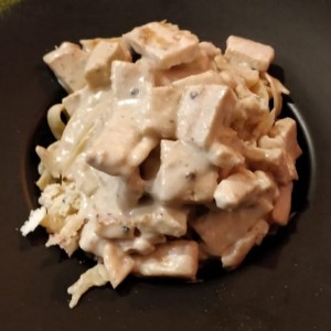 Fettucini Strega de Pollo