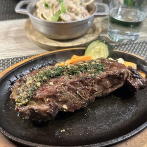 Rib Eye con side de Fettuccini Strega