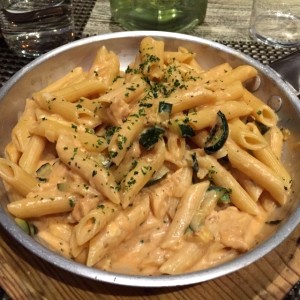 Penne con Salmon y Zuchinni