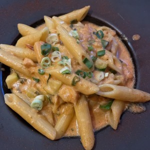 Penne con salmon y zuccini