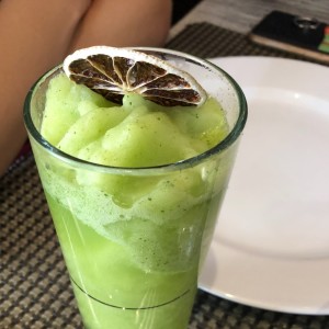 Limonada con hierba buena