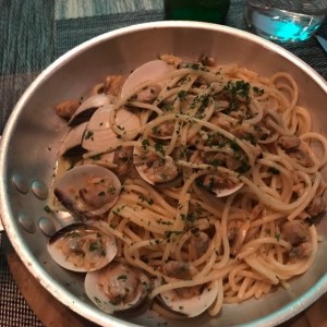 Vongole Importado al Oleo o Pomodoro