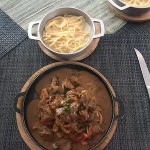 Stroganoff con Spagetti