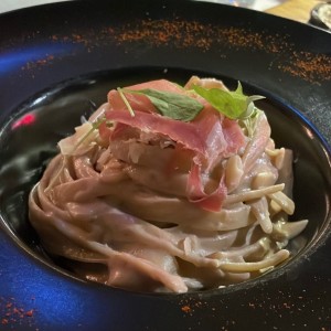 Pasta blanca con salmon