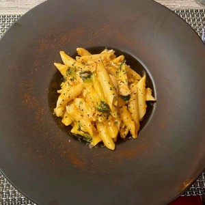 Penne con salmon y zuchinni