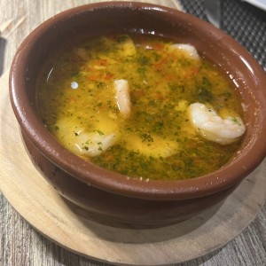 Camarones al ajillo