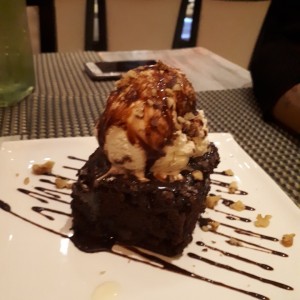 Brownie con helado