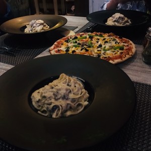 Fetuccini y Pizza Vegetariana