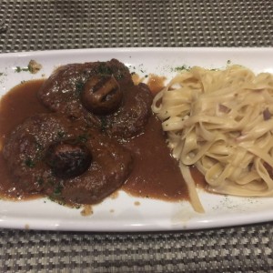 Ossobuco de Res con Linguini a la Crema