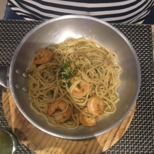 pasta al oleo con camarones