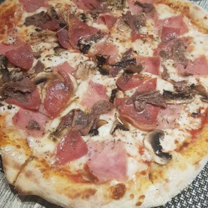 Pizza capricciosa