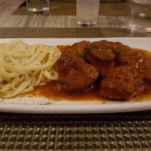 Ossobuco de Res con Linguini a la Crema