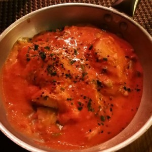 Ravioli de Salmon Ahumado y Queso Ricotta, a la Crema de Cebollina