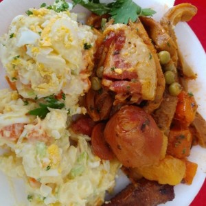 Monfongo Guisado y Ensalada de Papas