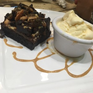 brownie con helado