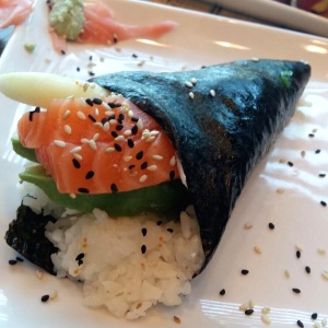 Temaki salmon