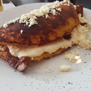 cachapa con puerco frito