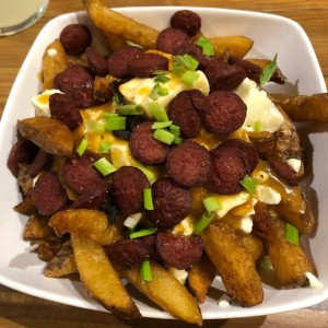 Poutine Don salchicha