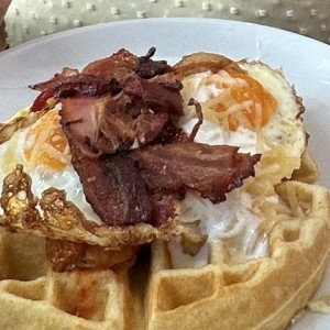 Wafle cob huevo y tocino