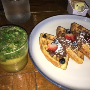 mojito de maracuya y wafles de nutella