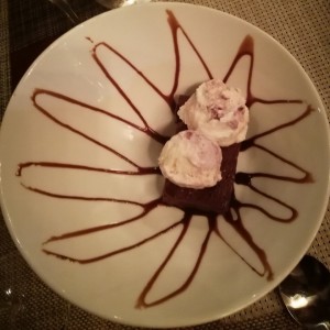 Brownie con helado