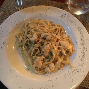 Fetuccini con Pollo en Salsa Blanca