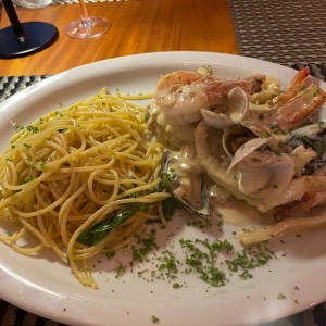 Corvina con mariscos pasta al olio ?