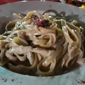 Fetuccini Alfredo con pollo