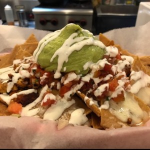 Nachos de Pollo y Chorizo