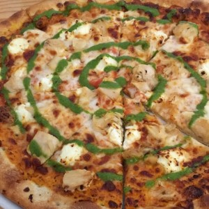 pizza de queso cabra al pesto con pollo ?