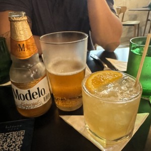 Whisky Sour y cerveza 