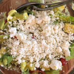 Ensalada de aguacate y queso feta