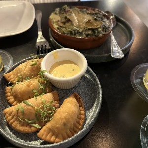 Empanaditas de calabacin y queso (Panzerotti) y Dip de espinaca