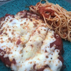 Milanesa de res parmesano