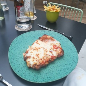 Milanesa de res parmesano