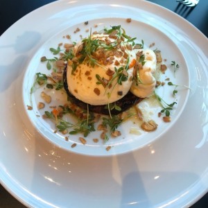 burrata y tomate rostizado.