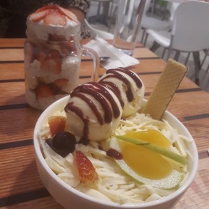 Ensalada de frutas con helado y Chia budin