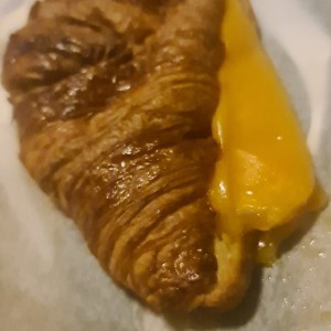 CROISSANT DE QUESO 