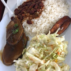 Lomo con arroz y porotos