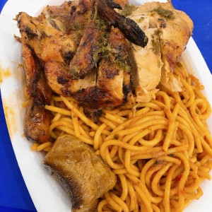 medio pollo asado con spaguetti