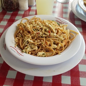 Macarrones integrales al oleo con pollo