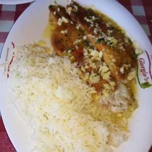 filete de corvina al ajillo