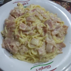 Spaghetti Alfredo con jamon